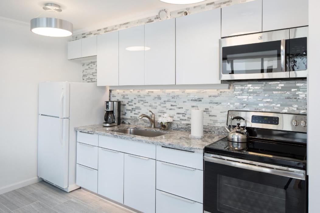 Waikiki Banyan Modern One Bedroom Free Parking Хонолулу Екстериор снимка